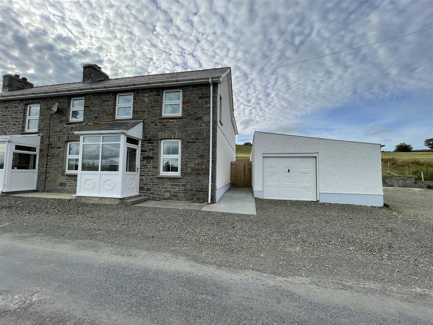 House Brynteg, Llanybydder